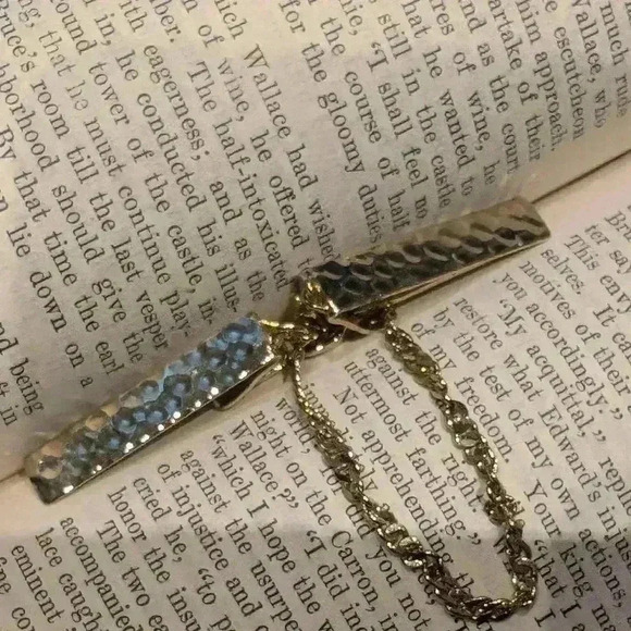 Vintage goldtone sweater clips - Picture 6 of 9